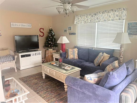 3rd image of 1032 Simpson Ave APT 1