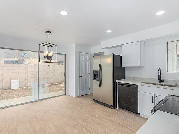 4th image of 5648 W Vogel Ave