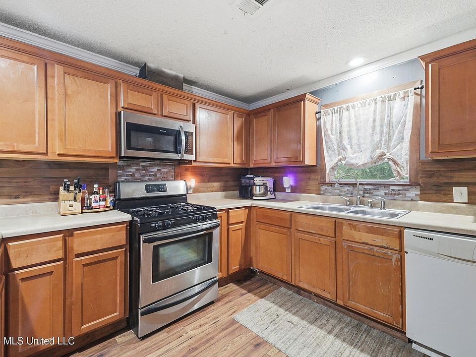 10th image of 12231 Shorecrest Rd
