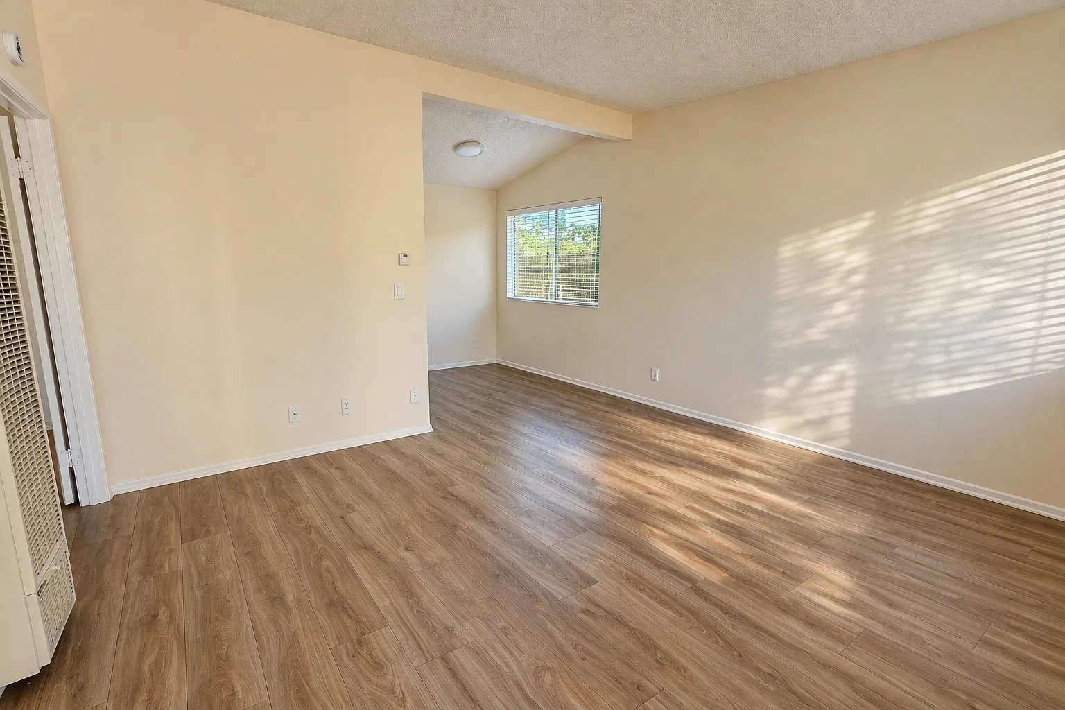 917 E Gutierrez St — Photo 3