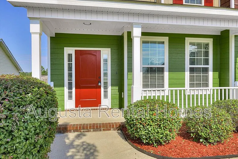 4 bed, 2.5 bath, 2422 sqft, $2,200 — Photo 4