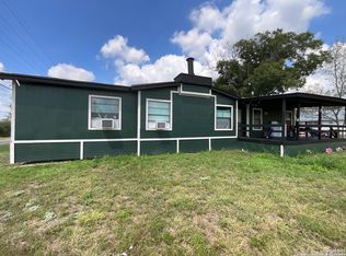 1 3rd, Pettus, TX 78146