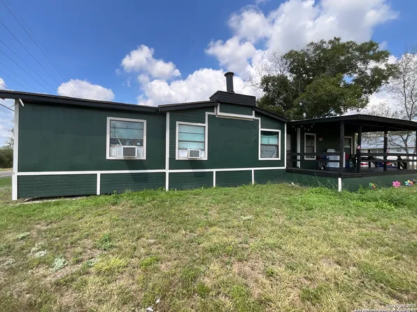 1 3rd, Pettus, TX 78146