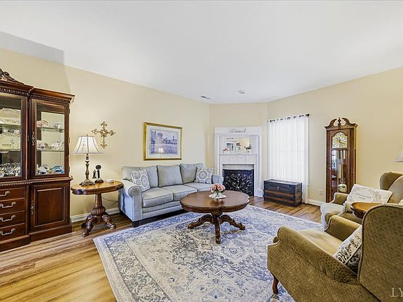 4th image of 104 Wyndpark Cir