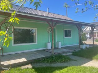 9 E Garfield Ave, Glenns Ferry, ID 83623