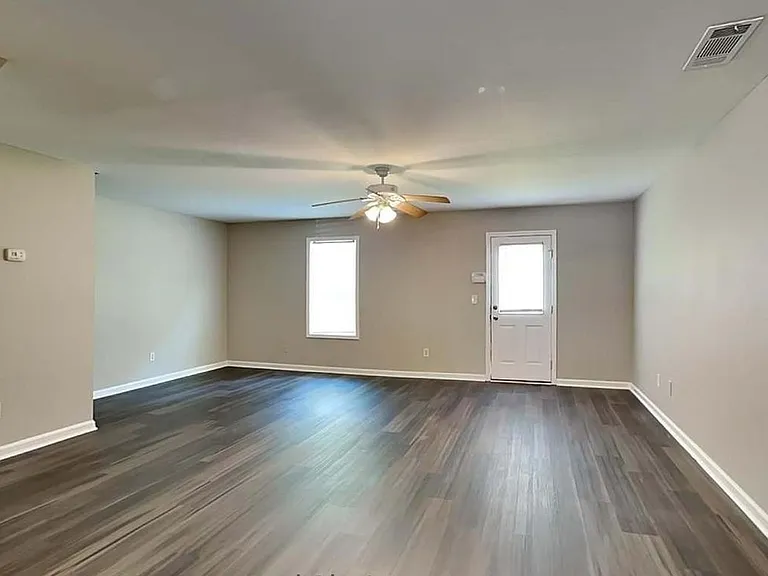 Maple Place Apartments — Photo 6