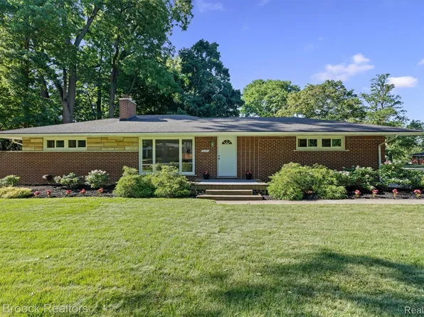 28455 Thorny Brae Rd, Farmington Hills, MI 48331