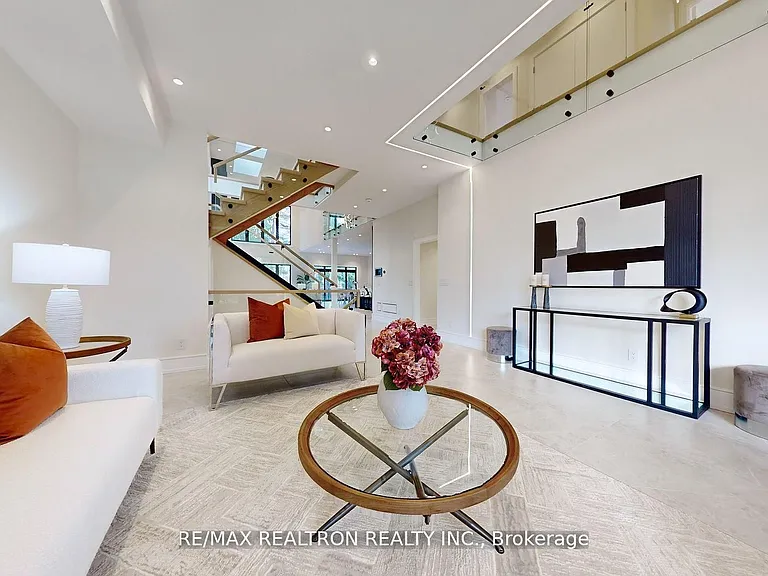 84 Murray Dr — Photo 3