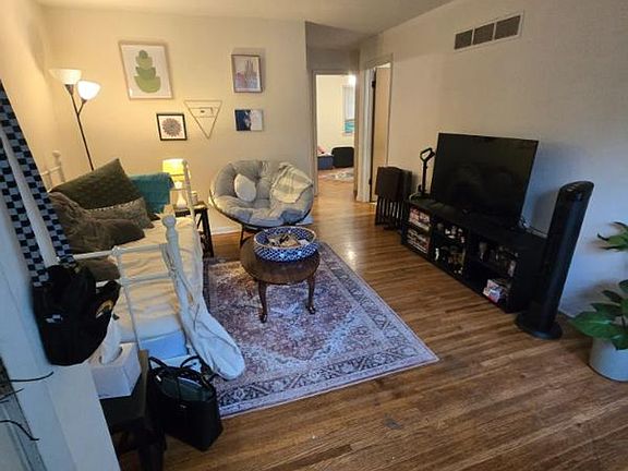 2nd image of 1309 Pearl Ave APT 102