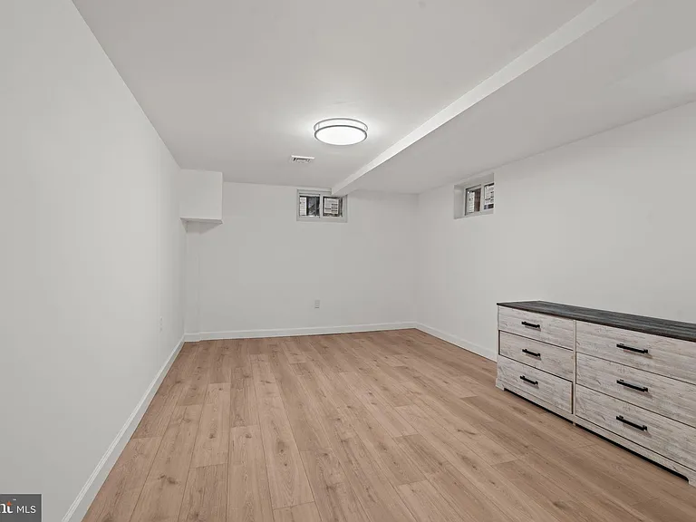 209 Front St — Photo 24