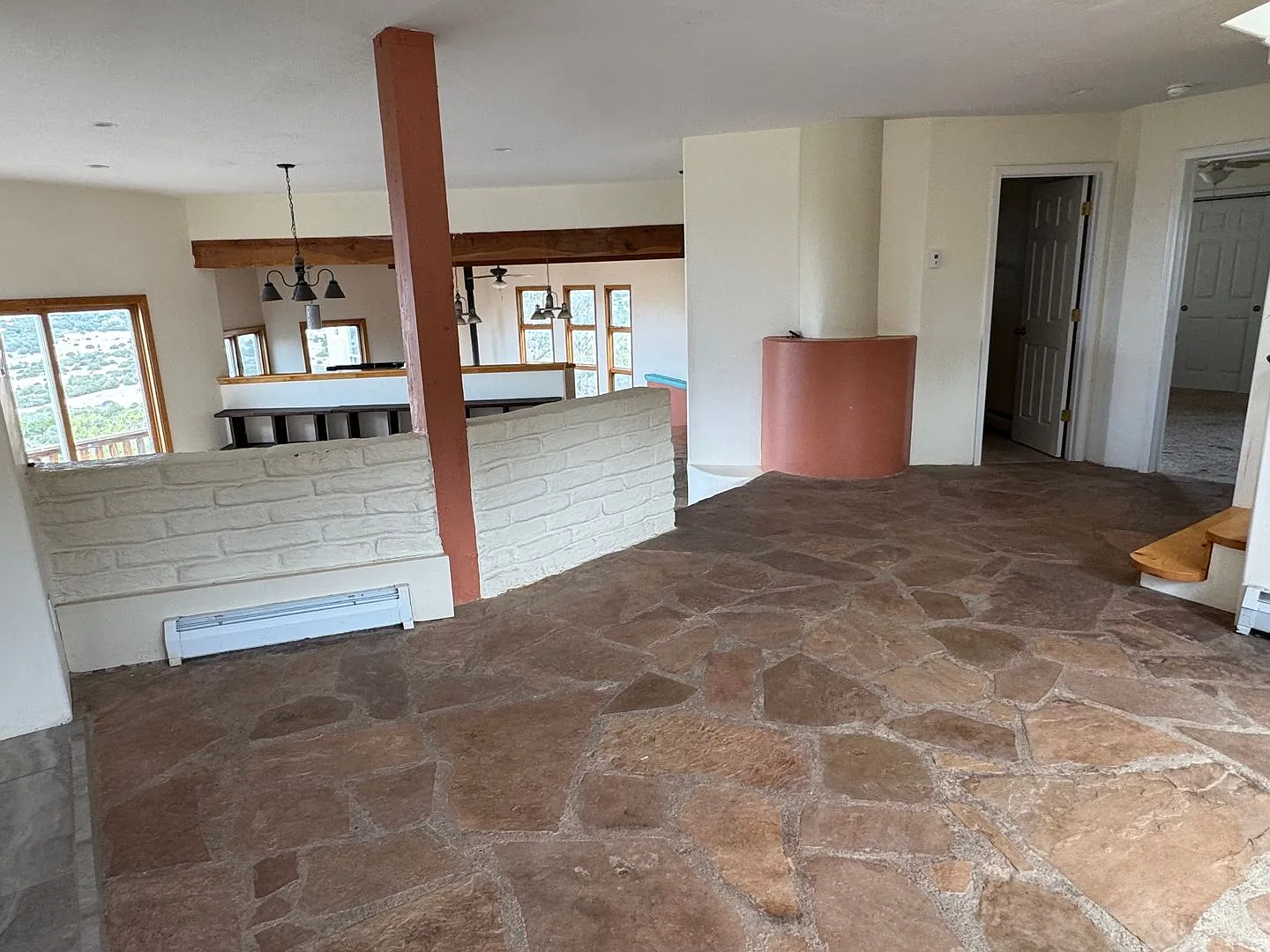 3 Bedroom, 3 Bathroom Home in Edgewood — Photo 4