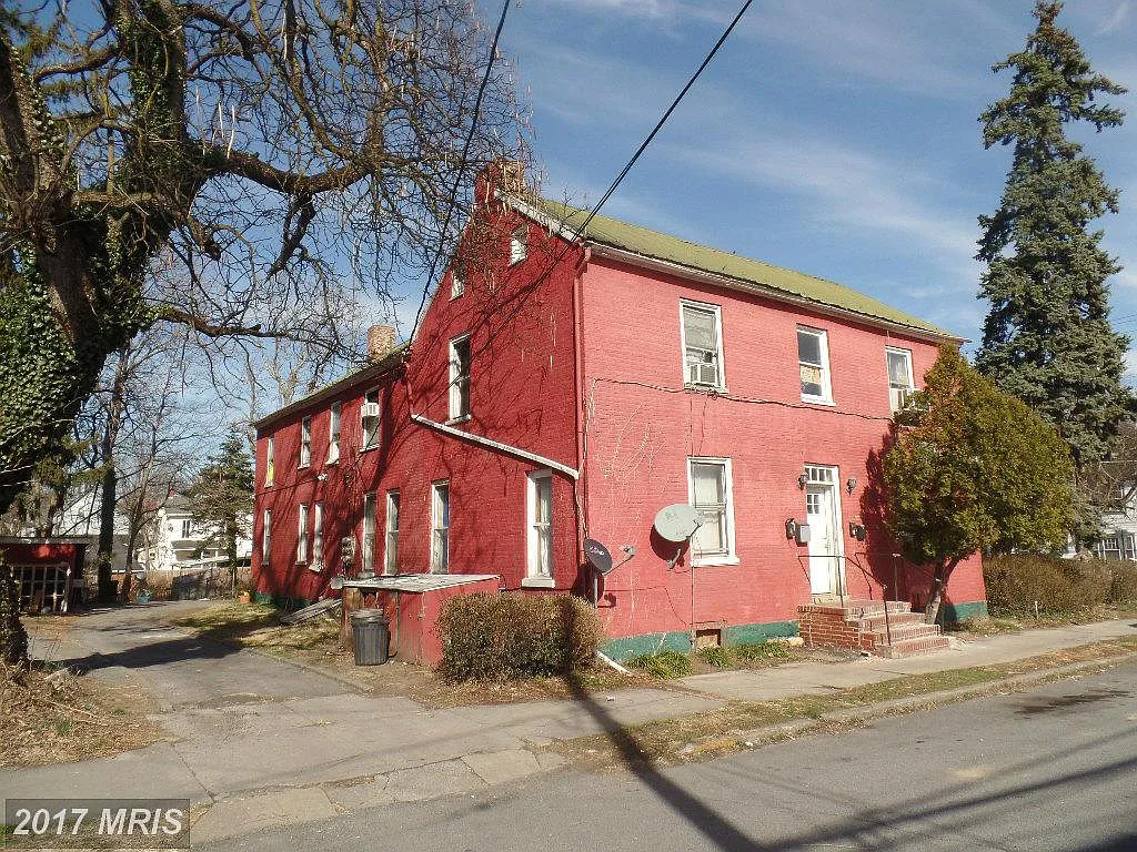 506 W John St photo 1