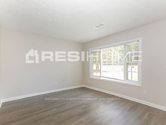 4th image of 937 Dawn Ct SE