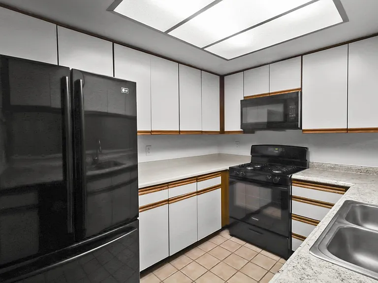 1619 S Bentley Ave #101 — Photo 5