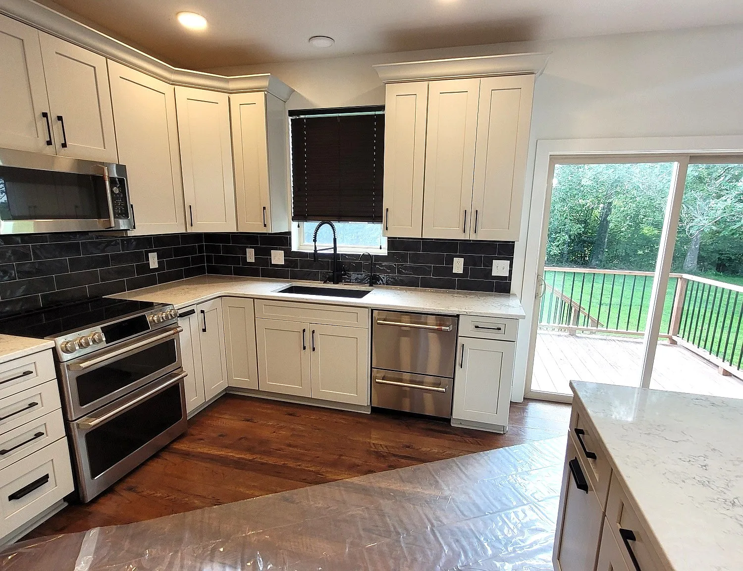 5 bed, 3.5 bath, 3028 sqft, $3,200 — Photo 3