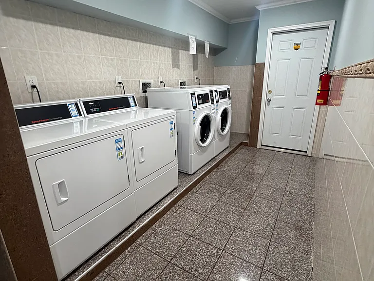 377 Danforth Ave #4B — Photo 9