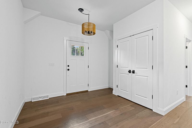 5th image of 20 Woodland Hill Road