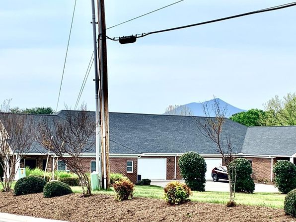 102 Acorn Run Ln, Bedford, VA 24523