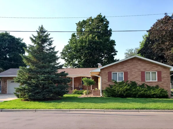 617 2nd St NE, Osseo, MN 55369