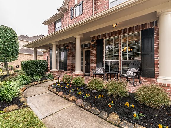 3rd image of 1023 Summer Cape Cir
