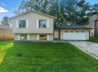 3914 Heritage Rd, Cedar Falls, IA 50613