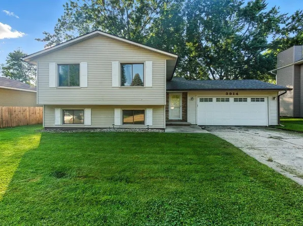 3914 Heritage Rd, Cedar Falls, IA 50613