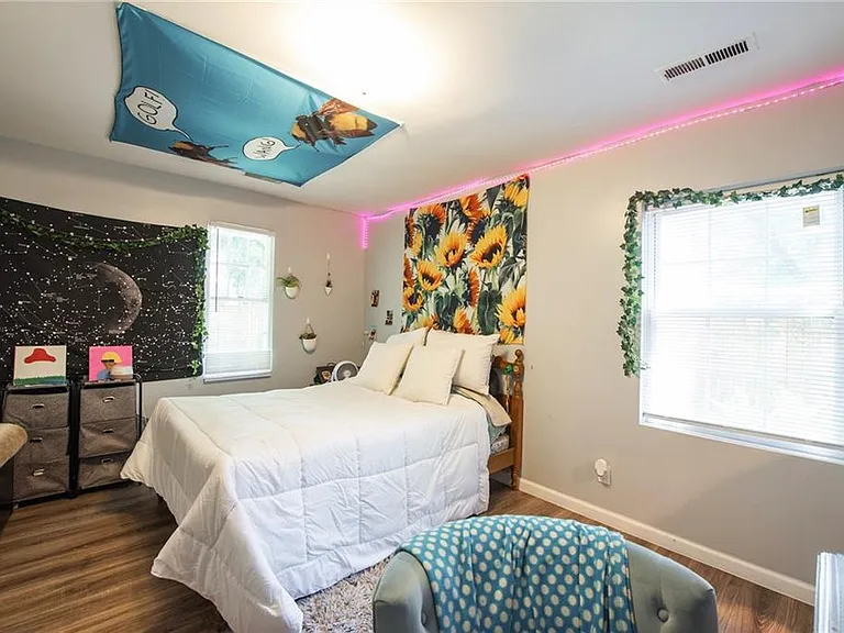 512 W Marshall St #C — Photo 5