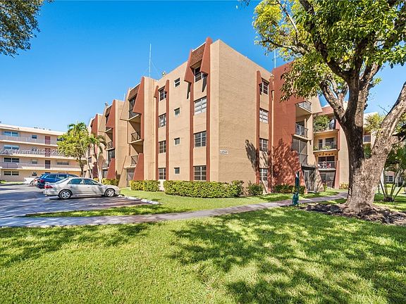 2nd image of 13707 Kendale Lakes Cir #311