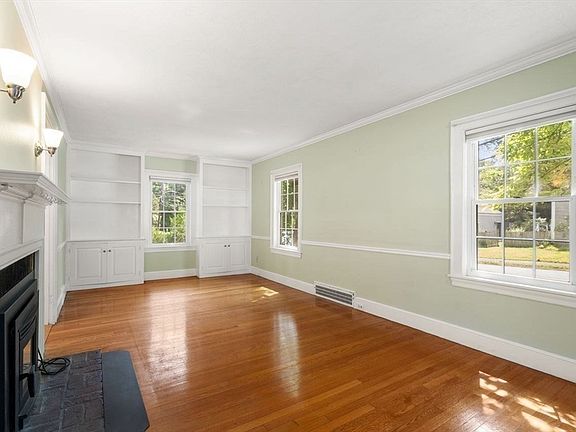 3rd image of 197 Speen St