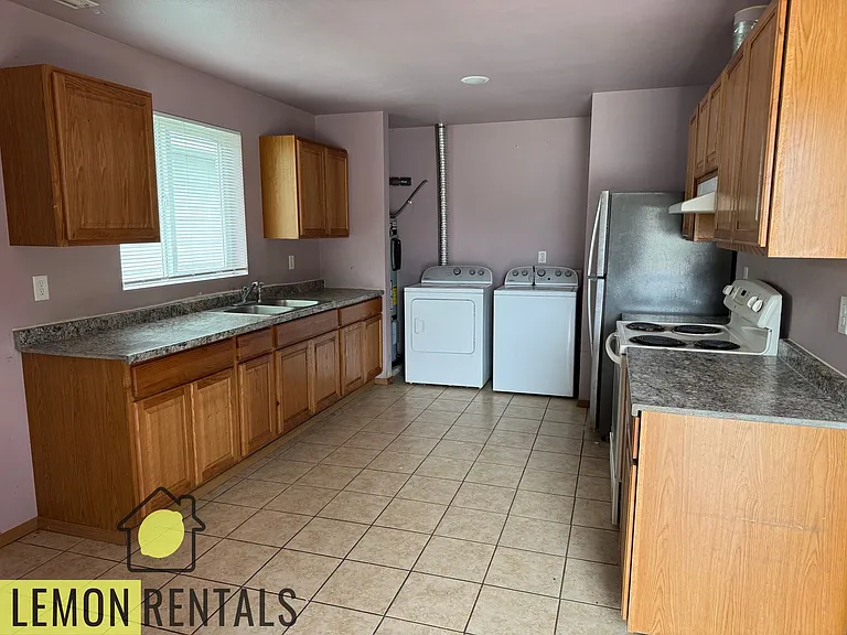 304 E P St — Photo 7