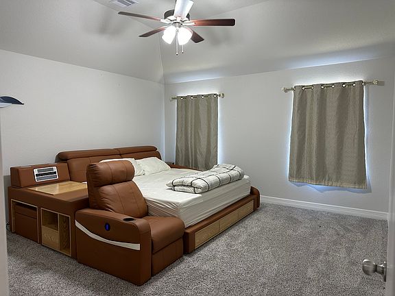 3rd image of 15515 Sailpoint Ln