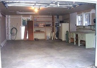 the inside of the 1.5 car garage.