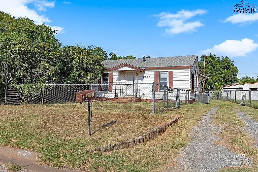2 bed, 1.0 bath, 796 sqft, $850 — Photo 3