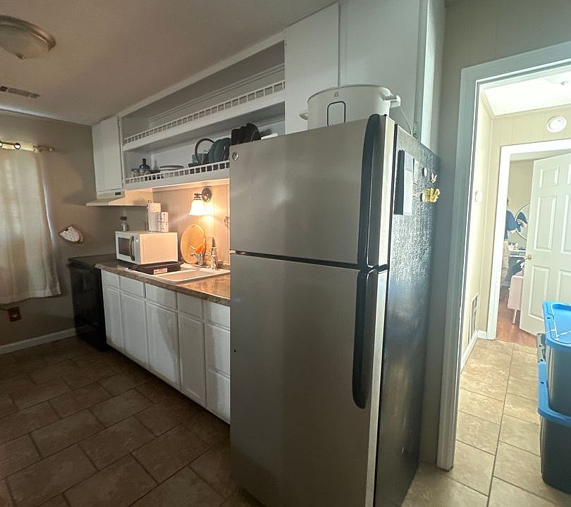 2nd image of 214 Lanier Dr #3