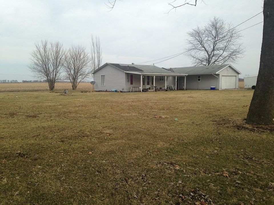 Very large yard edge of town covered porch