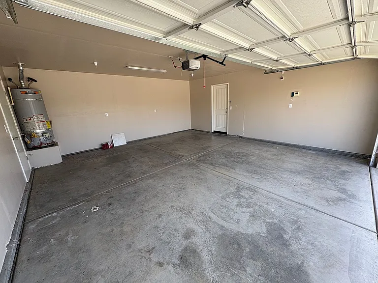 2132 E Sweet Ave — Photo 2
