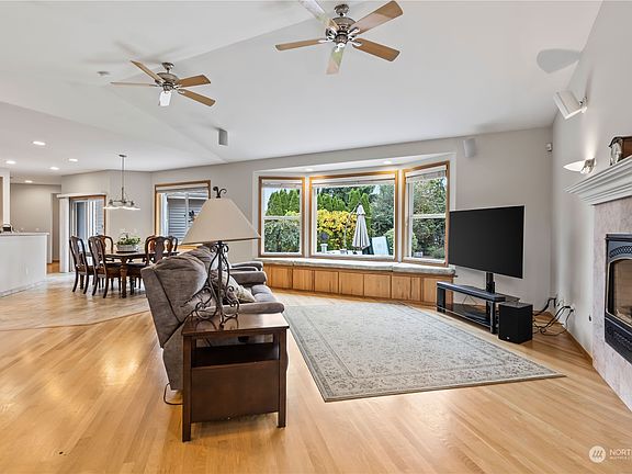 4th image of 4421 S 173rd Street