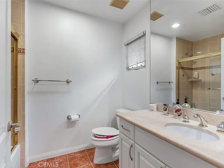 2753 Piedmont #6 — Photo 16