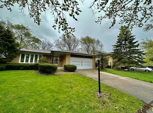 15305 Pine Dr, Oak Forest, IL 60452