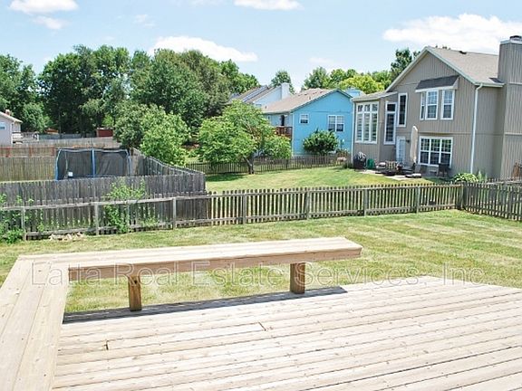 3rd image of 605 SE Shiloh Dr