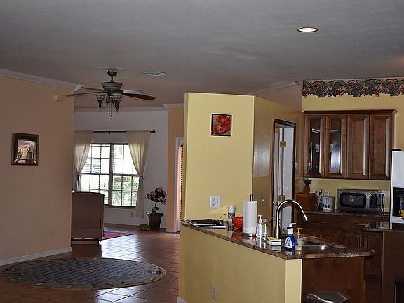 4th image of 2943 SW 30th St