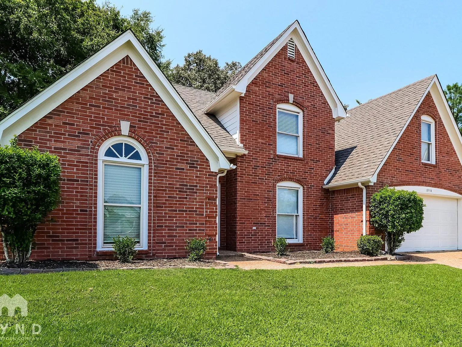 4 bed, 2.5 bath, 2100 sqft, $2,199 — Photo 2