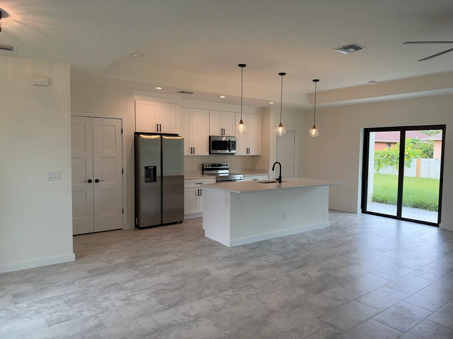3 bed, 1706 sqft, $2,050 — Photo 3