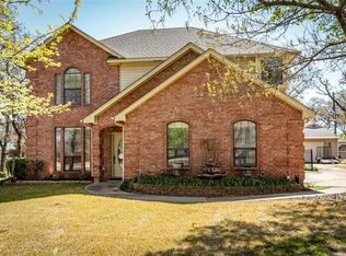 8025 John Henry Dr, Burleson, TX 76028