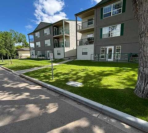 2nd image of 105 N 7th Ave SE #302