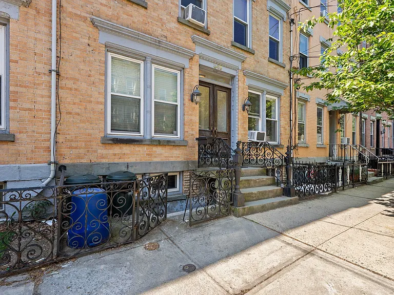 349 7th St #3R — Photo 21