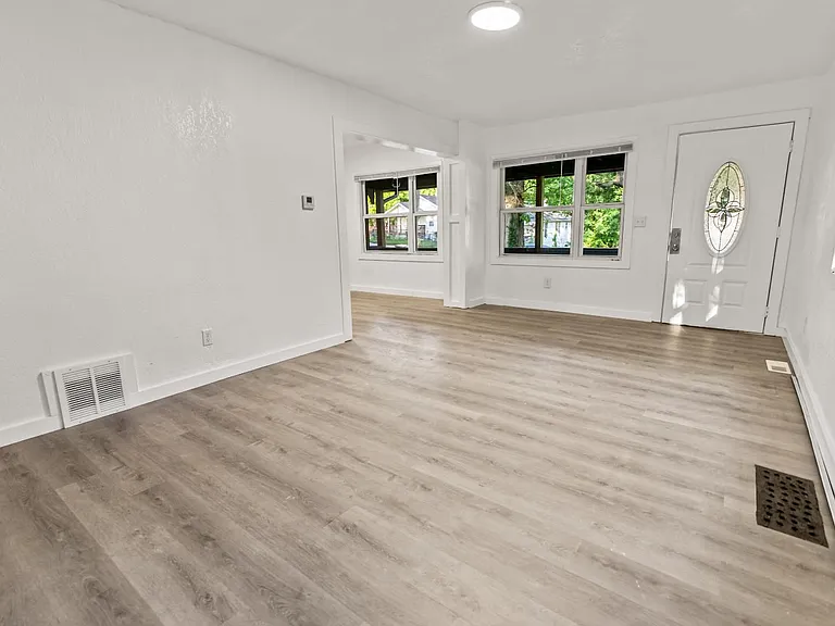 6131 Park Ave — Photo 3
