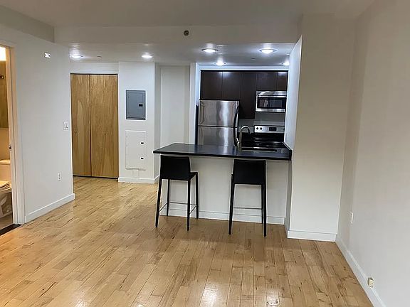 3rd image of 1595 Lexington Ave APT 5G
