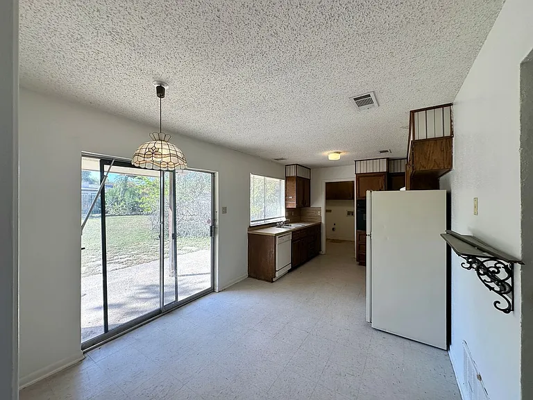 216 W Cardinal Ln — Photo 11