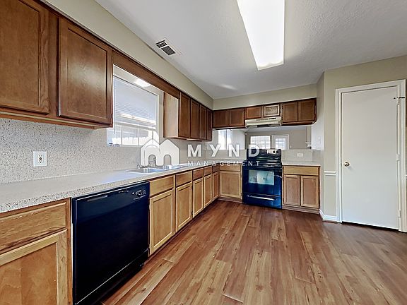 4th image of 2514 36th Ave N